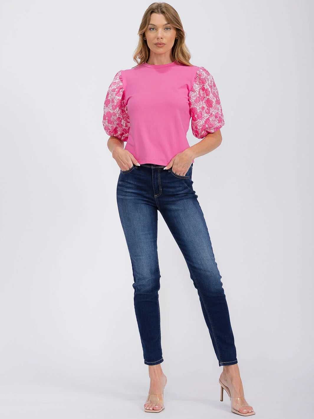 WOMEN'S SHORT PUFF SLEEVE V-NECK FLORAL DETAILED BLOUSE